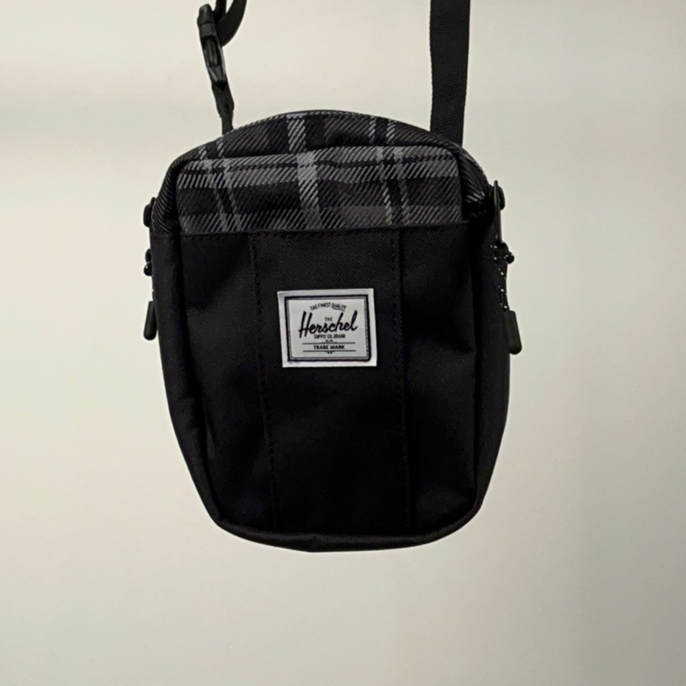 Herschel Supply Company Black Crossbody Bag with Boxy Shape and Zipper Closure
